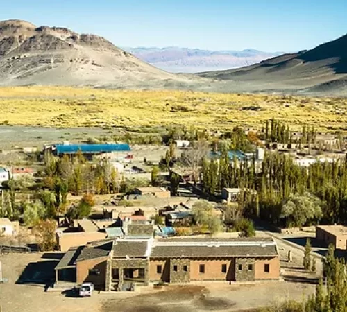 a hotel in the middle of nowhere and close to natural wonders